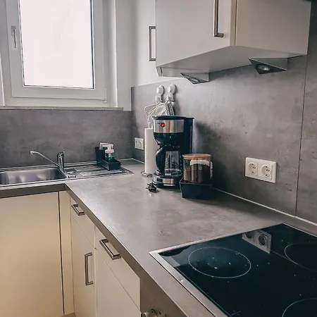 Zeit Raum באיירוט